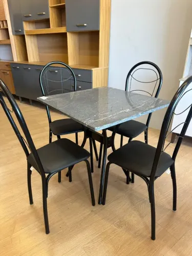 MESA QUADRADA 4 LUGARES TUBULAR GRANITO