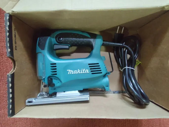 Serra tico tico Makita 127V