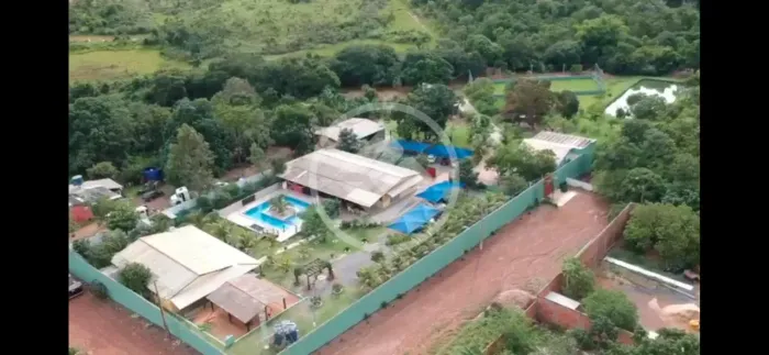 Chácara em Várzea Grande, piscina, espaço de festa, campo de futebol, 4 suítes, casa de ca