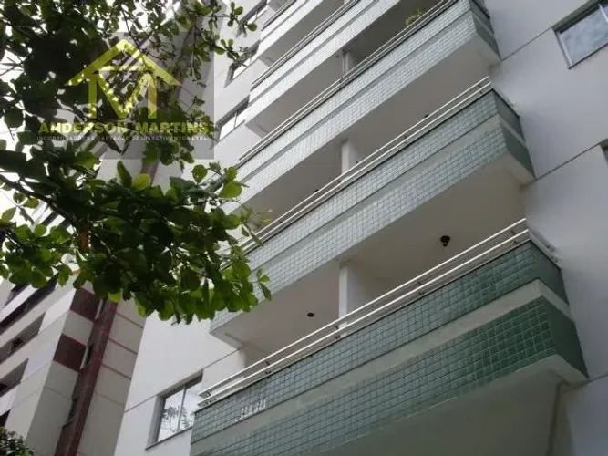 Anderson Martins vende lindo aparamento entre o verde do Moreno e o mar da praia da costa