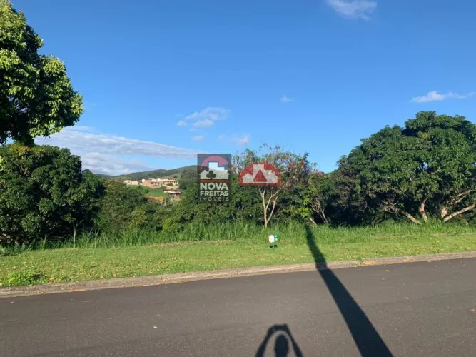 Terreno Padrão em Condomínio em Jambeiro