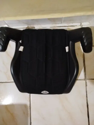 Vendo cadeirinha de elevação para automóveis em perfeito estado de conservação