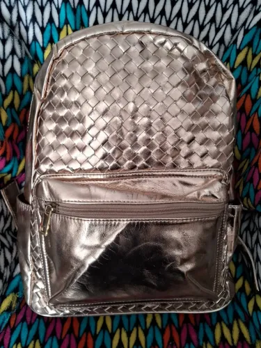 Mochila dourada C&A nova