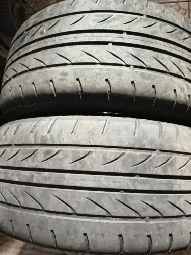 Par Pneu 235/35 aro 20