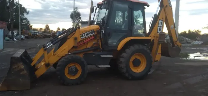 Retroescavadeira 4x4  JCB 3cx 2021 