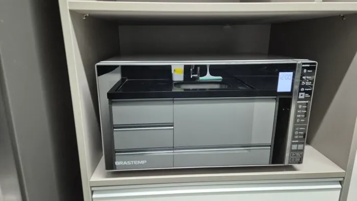 Micro-ondas Inox seminovo Brastemp 32L Espelhado (Zona Sul)
