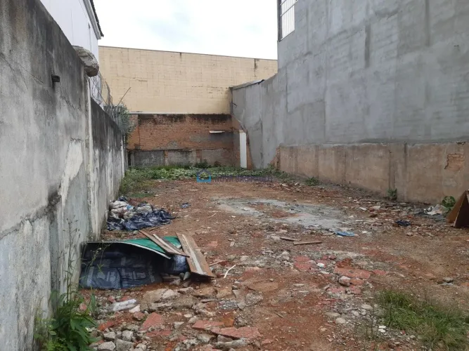 Terreno à venda, plano, livre, com 218m² na Vila Monumento Ipiranga.