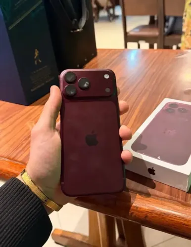 18 Pro Max Iphone novo Burgundy