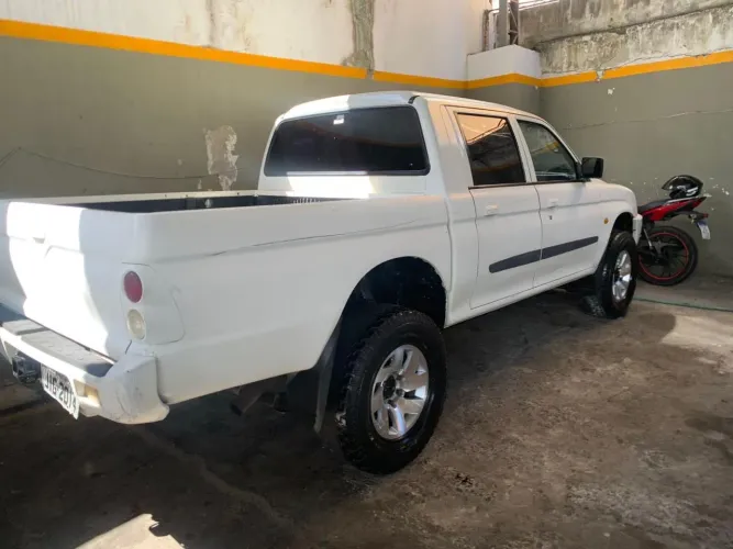 Mitsubishi L200 GL 2.5 4X4 CD Diesel 2010
