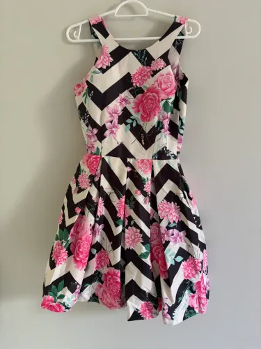 vestido florido com bojo