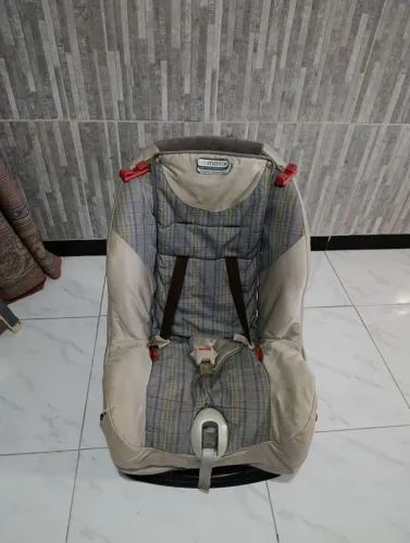 Cadeirinha de bebê usada