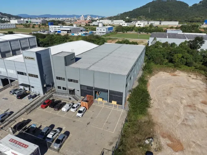 Alugo galpão de 1300mts em Área Industrial de Biguaçu