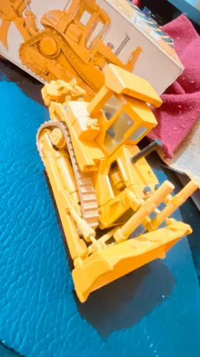 Miniatura Trator Caterpillar D8L Escala 1:50 Com Caixa