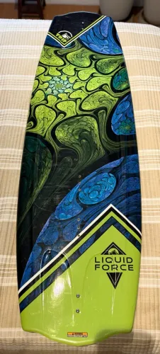 Wakeboard Liquid force Trip 138 R$ 1600