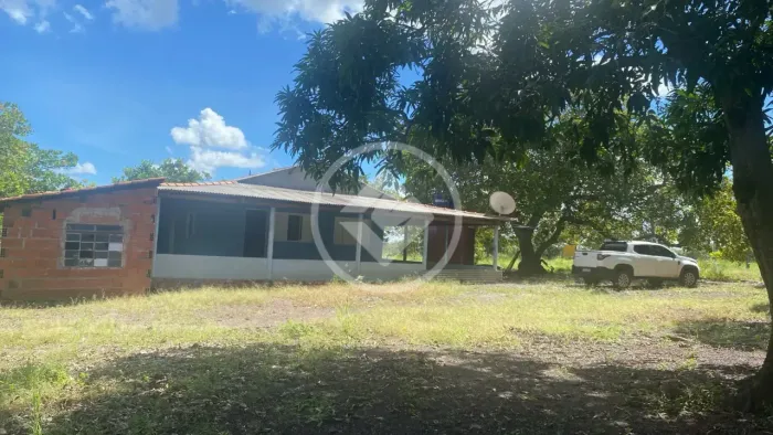 Foco em Lazer e Natureza: Seu Refúgio Particular em Rosário Oeste: Chácara com Pomar Compl