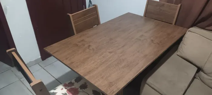 Mesa com 3 cadeiras