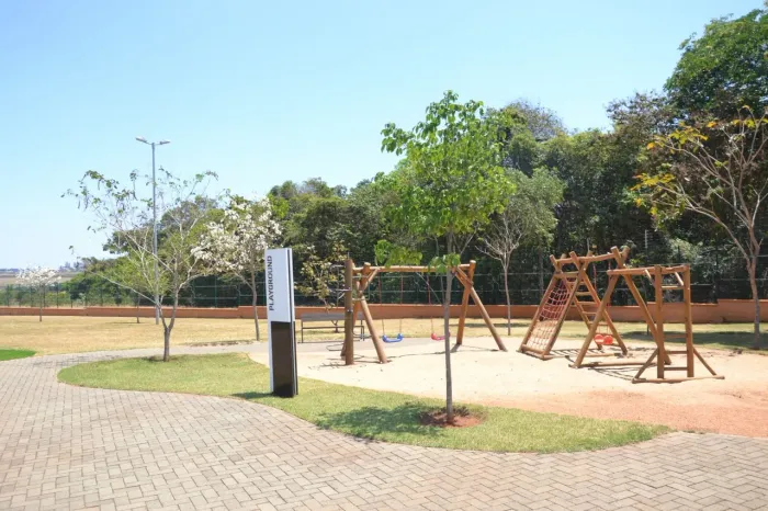 Terreno à venda no Condomínio Alphaville 2 no Granja Marileusa em Uberlândia/MG