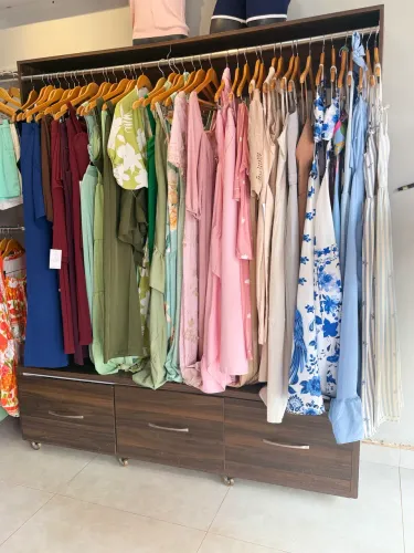 Móveis para loja de roupa