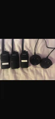 Kit com 3 Rádios Comunicadores Intelbras + 2 Bases Carregadoras - Usados