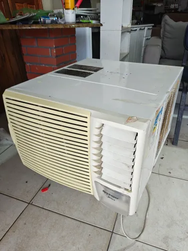 Ar condicionado 12.000 BTUs Springer Midea