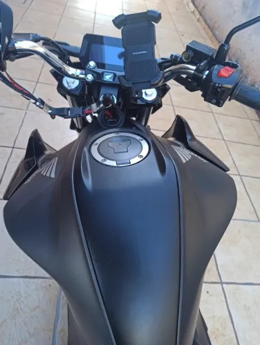 VENDE SE CB 300F BAIXO KM
