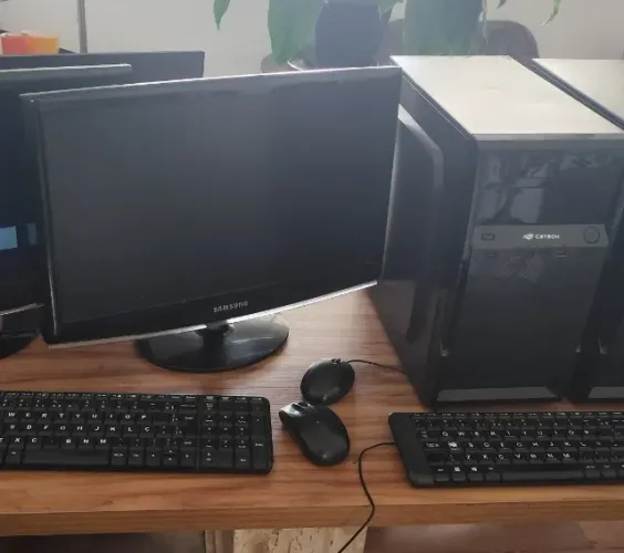 COMPUTADOR  i3 + MONITOR TV SANSUNG