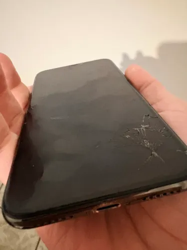iPhone X (tem que trocar a tela, pois queimou)