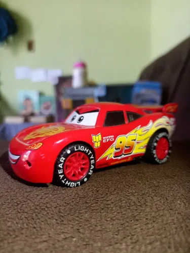 Carrinho Relâmpago McQueen de Metal ?