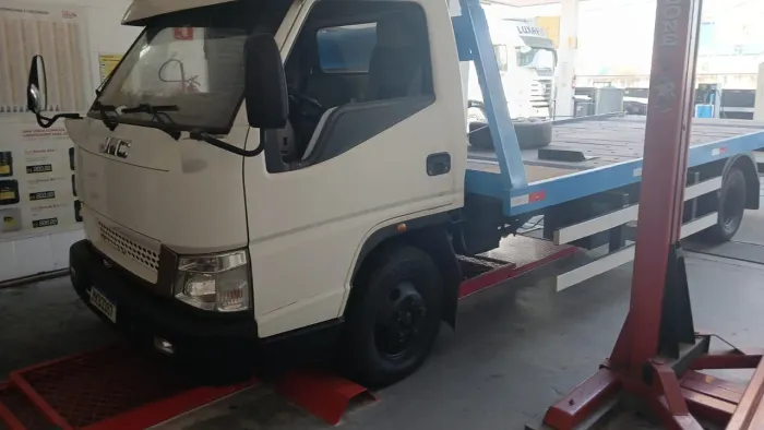 Jmc Guincho plataforma 5.80m hidráulica
