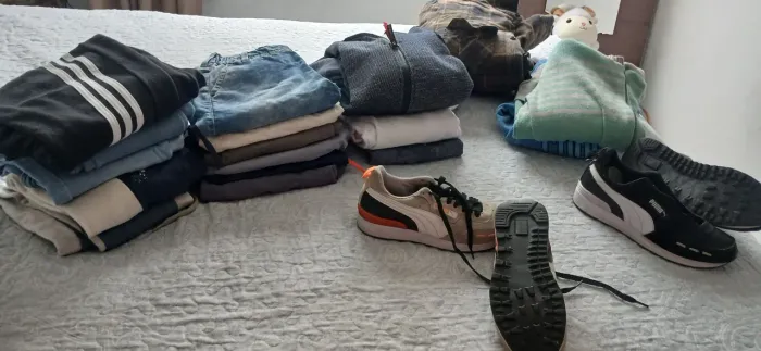Roupa meninos tam 12e 14, e tenis