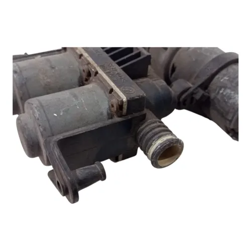 Válvula Bomba Agua Bmw 540i 4.4 8v 1997 1998 1999 A 2002 Preto