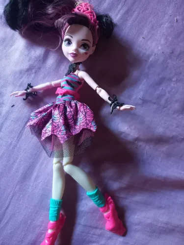 Vendo Monster High Ballerina Ghouls Draculaura usada