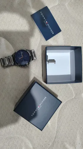 RELOGIO EM AÇO TOMMY HILFIGER