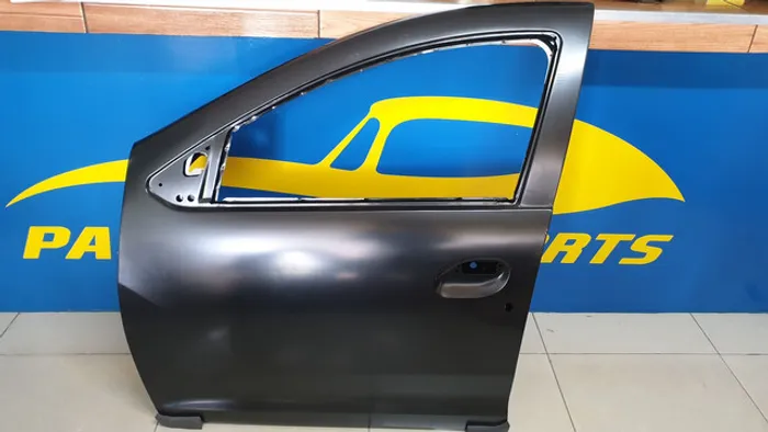 Porta Logan Sandero 2015 2016 2017 2018 2019 ( Novo )