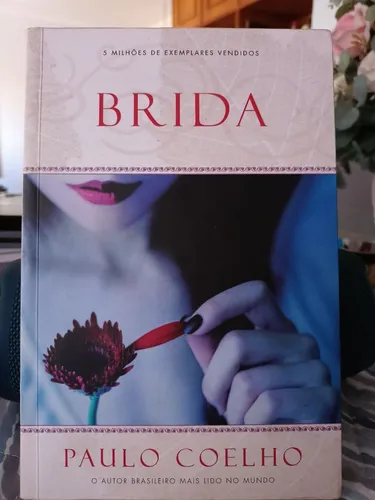 À venda livro Brida, sucesso mundial de Paulo Coelho.