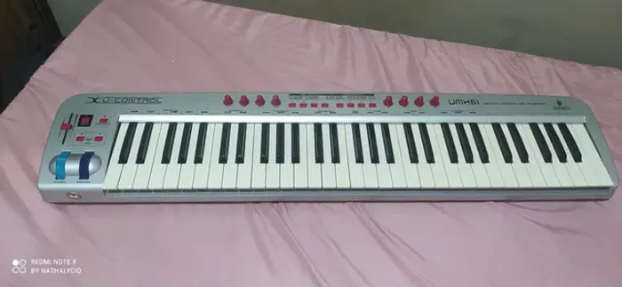 Controlador Behringer UMX61