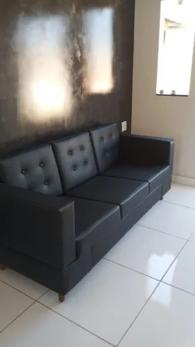 Sofá couro sintético de 3 lugares,direto da fabrica divido em até 10x sem juros no cartão