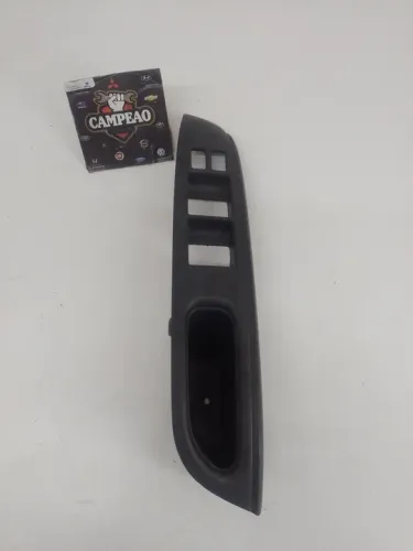 Moldura Botão Vidro Dianteiro Esquerdo Nissan Versa 2016