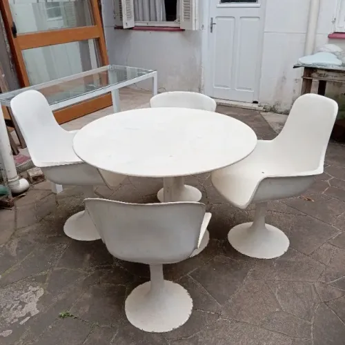 Mesa e 4 cadeiras Saarinen
