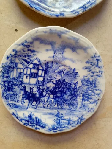 Prato  de xícaras Antigo com Cena Histórica