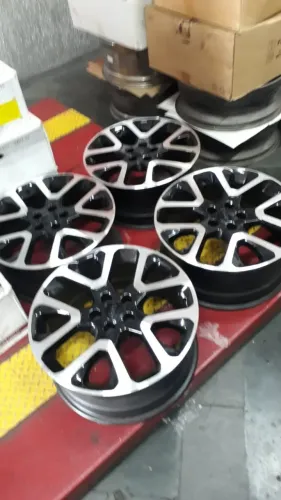 jogo de rodas jeep compass 19x8,5 5x110 et40 preta diamantada seminova