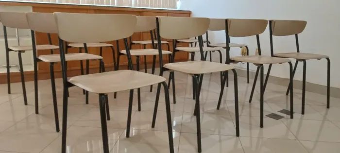 Cadeiras semi-novas em otimo estado. R$ 120,00 CADA UMA. Preço individual.