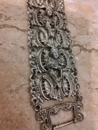 Pulseira Antiga com Detalhes Ricos