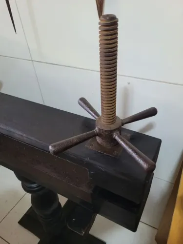 Prensa Muito Antiga,Manual: