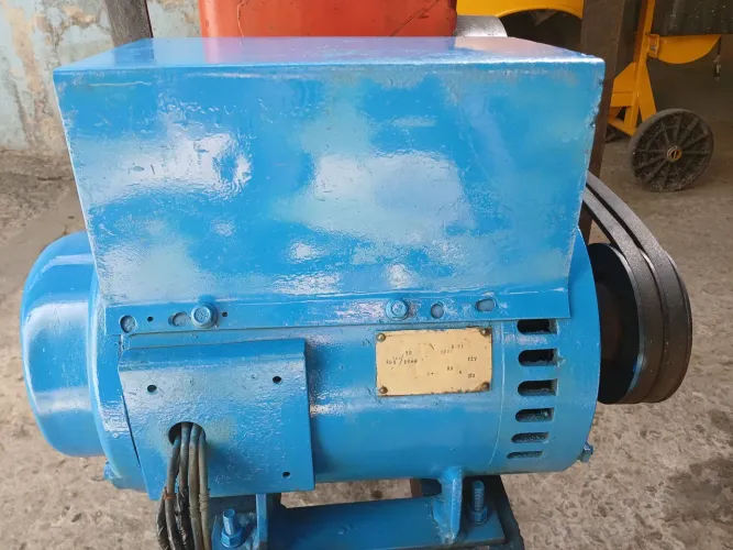 Gerador 10 kva trifásico 220/127 Volts auto regulado Kohlbach usado em bom estado