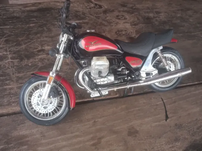 Miniatura Moto Guzzi California 1100i