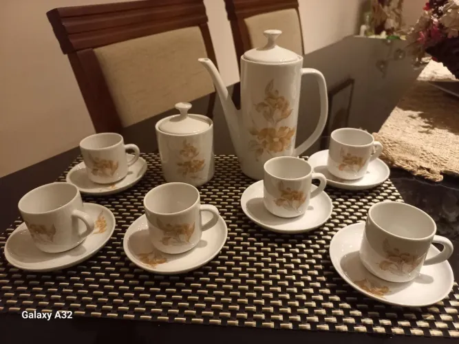  Jogo de Café em porcelana Pozzani