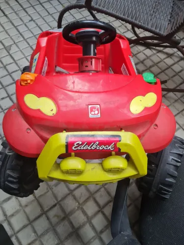 Carro Edelbroock para crianças 