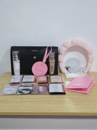 Kit Lancôme novo c/ acessórios, cremes e perfumes