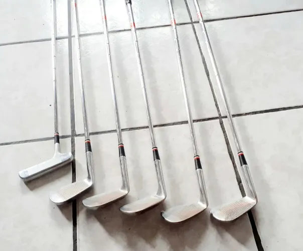 Jogo de Tacos de Golfe Usados Wilson EUA